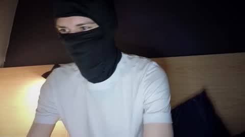 whispero_o online show from December 4, 2025, 5:32 pm