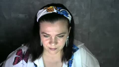 white__queen_ online show from July 2, 2026, 6:19 am