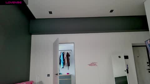 Max online show from October 11, 2025, 12:47 pm