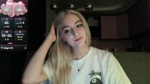 Lina online show from September 17, 2025, 10:44 pm