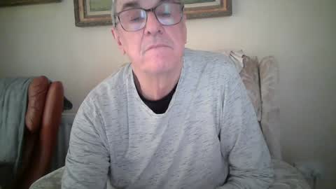 whitebriefs009 online show from May 14, 2026, 9:38 am