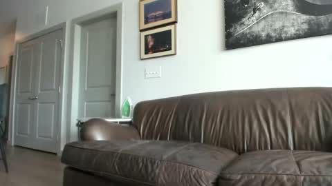 just  str8 stud nut  1000 online show from September 23, 2025, 3:48 pm