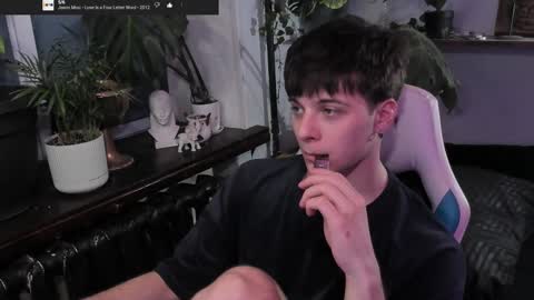 Gus online show from March 5, 2025, 8:32 pm