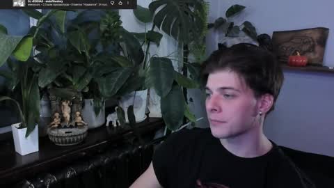 Gus online show from November 18, 2025, 7:18 pm