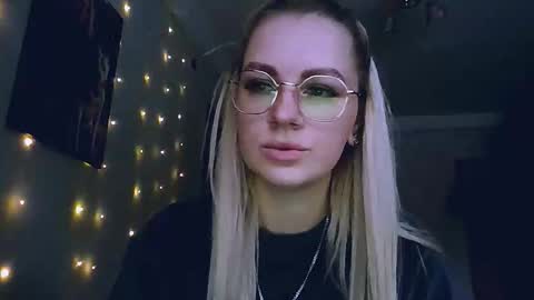 Snapshot of whitehex666 chatting on January 7, 2026, 10:51 am whitehex666 online show from January 7, 2026, 10:51 am