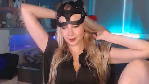 Snapshot of whitekittykitten chatting on October 31, 2025, 12:50 pm Whitekittykitten online show from October 31, 2025, 12:50 pm