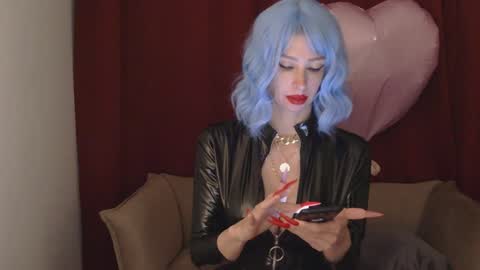 White Queen online show from January 26, 2025, 6:27 pm