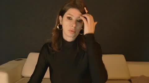 White Queen online show from November 30, 2025, 8:18 am