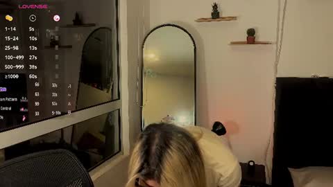 Snapshot of whites_emma chatting on July 23, 2026, 1:52 am EMMA online show from July 23, 2026, 1:52 am