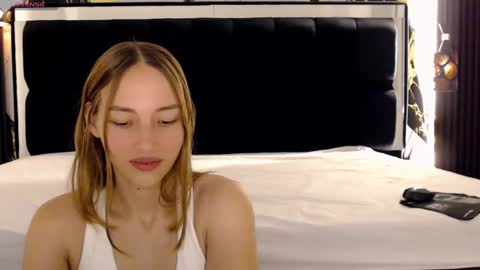 Snapshot of whitesun_01 chatting on December 22, 2024, 4:17 pm WhiteSun online show from December 22, 2024, 4:17 pm