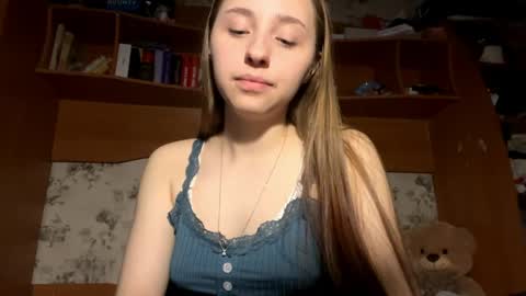 Vicky online show from April 1, 2026, 9:45 pm