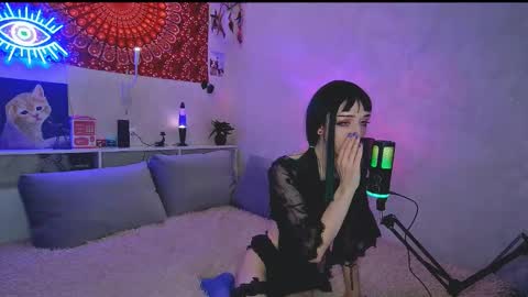 Snapshot of whoalexxa chatting on October 17, 2025, 1:03 pm Alexa online show from October 17, 2025, 1:03 pm