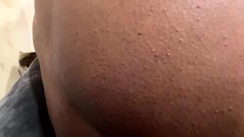 Snapshot of whyou12 chatting on November 22, 2025, 1:43 pm whyou12 online show from November 22, 2025, 1:43 pm