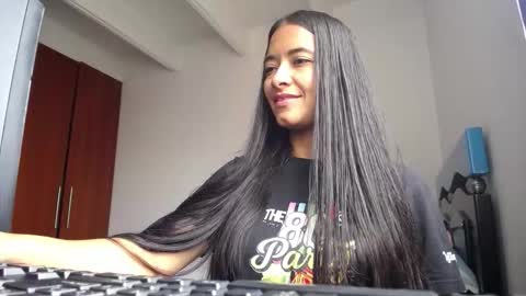 Ilauren online show from March 4, 2026, 12:22 pm