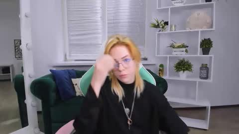 wild_berry_soul online show from October 17, 2025, 5:54 am