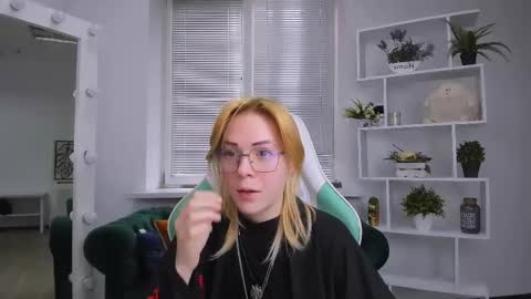 wild_berry_soul online show from October 18, 2025, 6:26 am