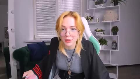 wild_berry_soul online show from October 21, 2025, 5:41 am