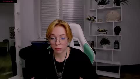 wild_berry_soul online show from October 25, 2025, 6:10 am