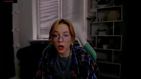 wild_berry_soul online show from October 26, 2025, 7:03 am