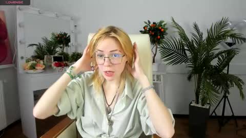 wild_berry_soul online show from October 27, 2025, 7:01 am