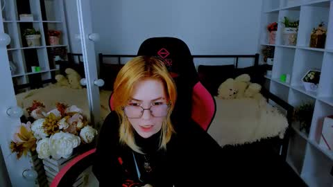 wild_berry_soul online show from November 3, 2025, 7:09 am