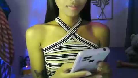 Snapshot of wild_flowerx21 chatting on December 2, 2024, 8:19 am Analyn online show from December 2, 2024, 8:19 am