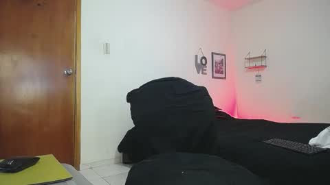 Snapshot of wilder_grey chatting on October 22, 2025, 8:30 pm Wilder Grey online show from October 22, 2025, 8:30 pm