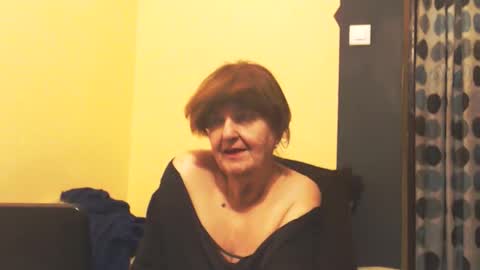 Snapshot of wildredcat chatting on April 28, 2026, 10:59 pm WildRedCat online show from April 28, 2026, 10:59 pm