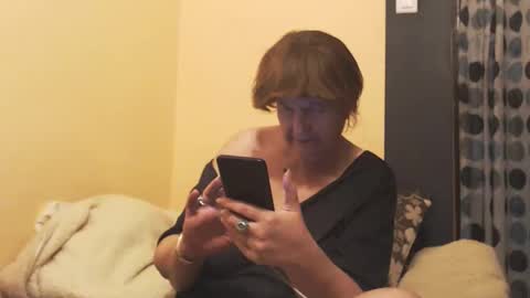 Snapshot of wildredcat chatting on May 14, 2026, 9:32 pm WildRedCat online show from May 14, 2026, 9:32 pm