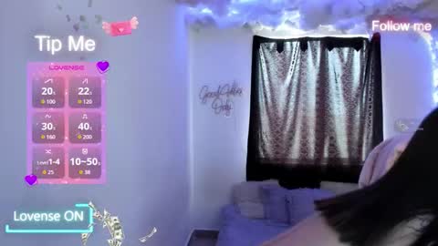 sofia and will online show from October 12, 2025, 1:21 pm