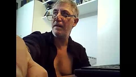 Snapshot of willfire71 chatting on December 18, 2024, 1:34 pm Willfire71 online show from December 18, 2024, 1:34 pm