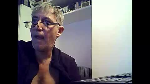 Snapshot of willfire71 chatting on December 25, 2024, 12:37 am Willfire71 online show from December 25, 2024, 12:37 am