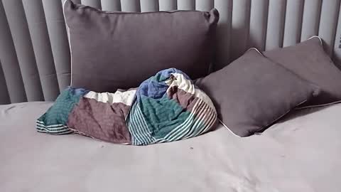 Call me Babe online show from February 4, 2026, 9:48 am