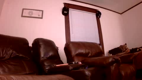 willydogg83 online show from June 21, 2026, 2:03 am