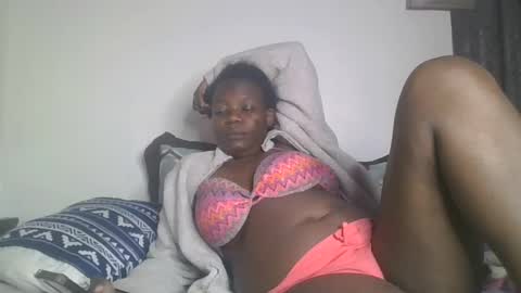 Snapshot of willyoubemine1 chatting on January 14, 2025, 12:22 am willyoubemine1 online show from January 14, 2025, 12:22 am