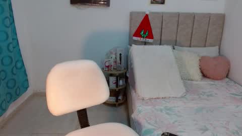 Only wilsonsiara01 online show from December 2, 2024, 7:16 pm