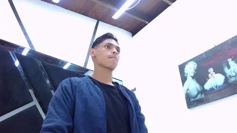 Snapshot of wiltom_ chatting on October 29, 2025, 12:18 pm Wiltom online show from October 29, 2025, 12:18 pm