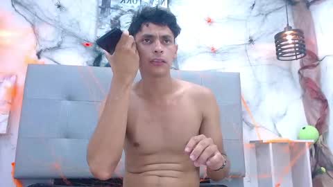 Snapshot of wiltom_ chatting on November 1, 2025, 2:30 pm Wiltom online show from November 1, 2025, 2:30 pm