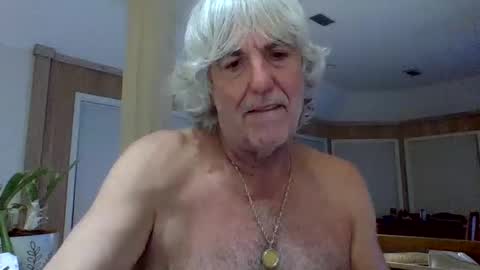 Snapshot of winedog2020 chatting on February 26, 2026, 5:17 am Gundja Man online show from February 26, 2026, 5:17 am