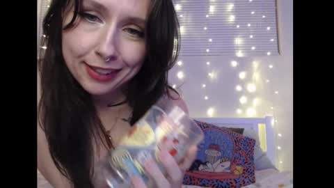 Eevie online show from March 8, 2025, 4:12 am