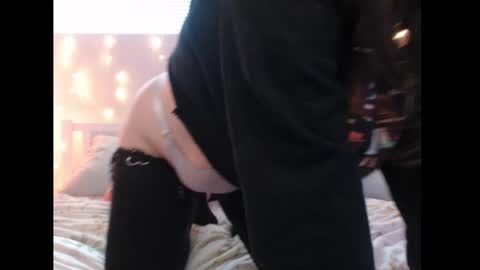 Eevie online show from March 9, 2025, 10:41 pm