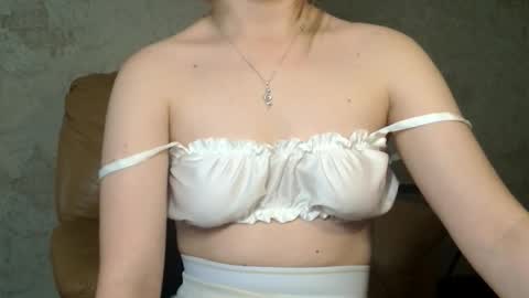 Snapshot of wira_witch chatting on October 9, 2025, 12:03 pm wira_witch online show from October 9, 2025, 12:03 pm