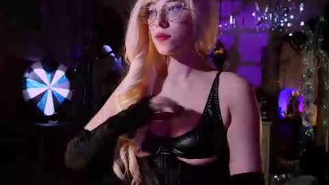 Snapshot of witch_fiona chatting on April 23, 2026, 8:11 pm Goddess of two strapons - Mr. long Don Mr. Pinky online show from April 23, 2026, 8:11 pm