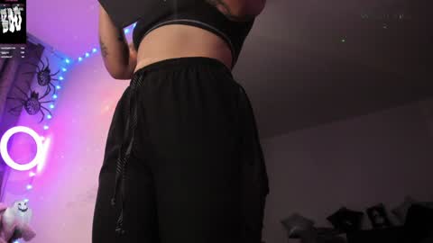     Luna Violeta  A r t i s t  online show from December 19, 2024, 1:18 am