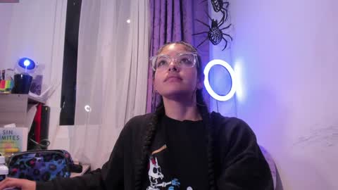     Luna Violeta  A r t i s t  online show from December 22, 2024, 5:12 am