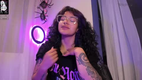     Luna Violeta  A r t i s t  online show from December 27, 2024, 6:14 am