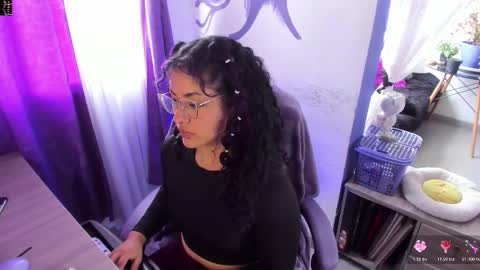     Luna Violeta  A r t i s t  online show from November 10, 2025, 7:46 pm