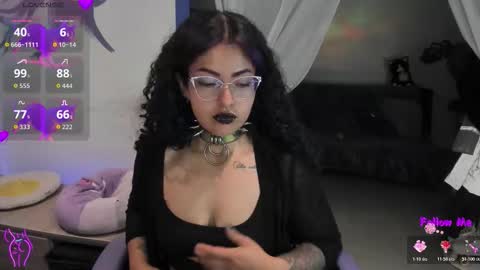     Luna Violeta  A r t i s t  online show from January 7, 2026, 4:04 am