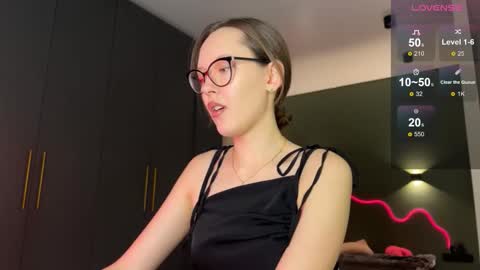 Snapshot of withlovebella chatting on October 26, 2025, 3:18 pm Isobelle online show from October 26, 2025, 3:18 pm