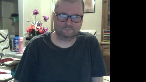 Snapshot of wobble444 chatting on October 12, 2025, 12:31 am wobble444 online show from October 12, 2025, 12:31 am